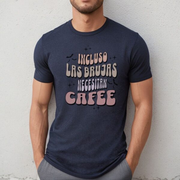Camiseta de hombre clásica Premium Incluso las Brujas Necesitan Café