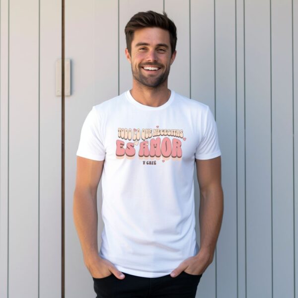 Camiseta de hombre clásica Premium Todo lo que necesitas es amor y café - Imagen 7