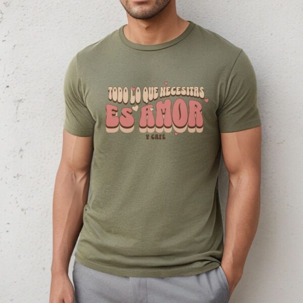 Camiseta de hombre clásica Premium Todo lo que necesitas es amor y café - Imagen 4
