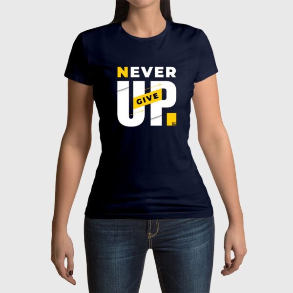 Camiseta de mujer clásica Premium Never Give Up - Imagen 11