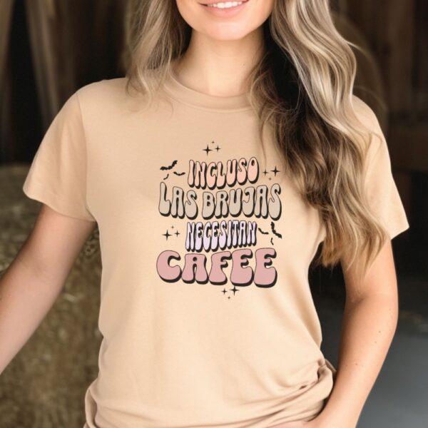 Camiseta de mujer clásica Premium Incluso las Brujas Necesitan Café - Imagen 9