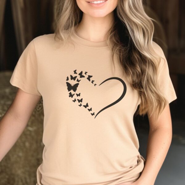 Camiseta de mujer clásica Premium Corazón con Mariposas - Imagen 3