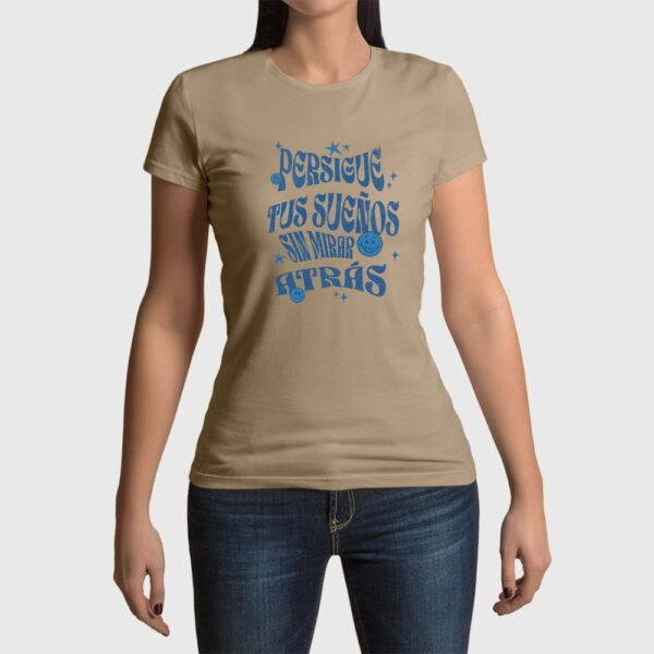 Camiseta de mujer clásica Premium Persigue Tus Sueños sin mirar atrás - Imagen 9