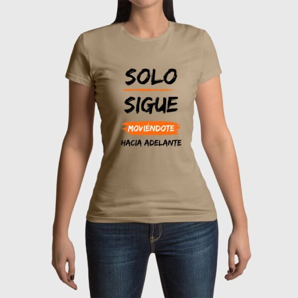 Camiseta de mujer clásica Premium Sólo Sigue Moviéndote hacia Adelante - Imagen 9