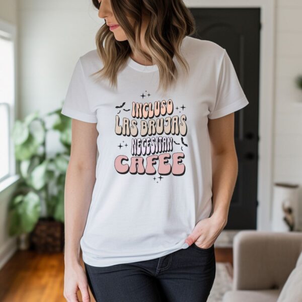 Camiseta de mujer clásica Premium Incluso las Brujas Necesitan Café - Imagen 7