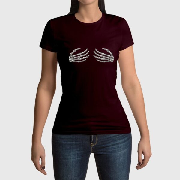 Camiseta de mujer clásica Premium Manos Halloween - Imagen 7