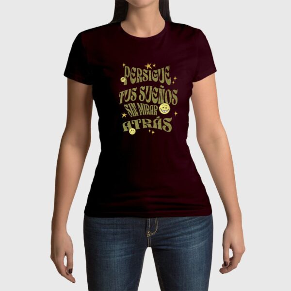 Camiseta de mujer clásica Premium Persigue Tus Sueños sin mirar atrás - Imagen 7