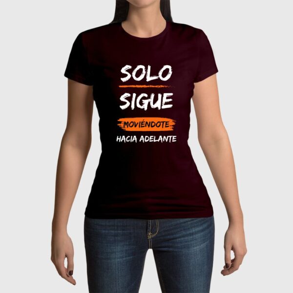 Camiseta de mujer clásica Premium Sólo Sigue Moviéndote hacia Adelante - Imagen 7