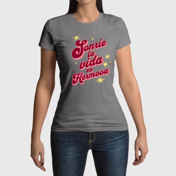 Camiseta de mujer clásica Premium Sonríe la vida es hermosa - Imagen 6