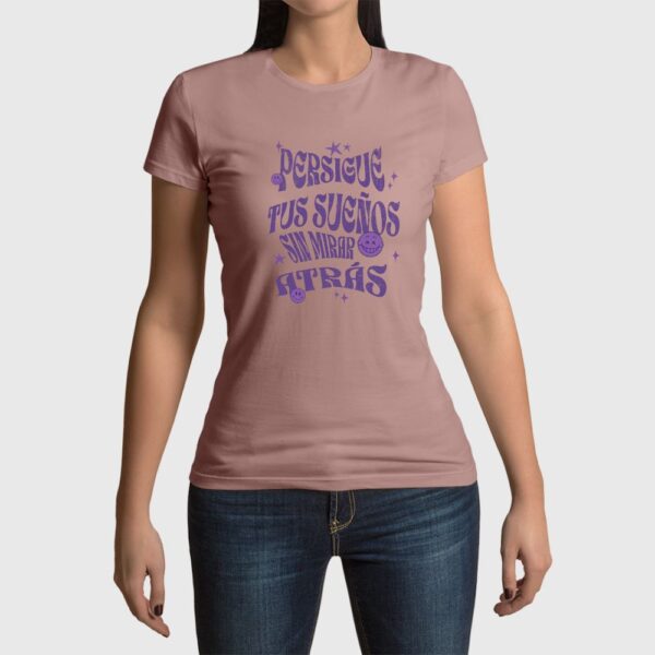 Camiseta de mujer clásica Premium Persigue Tus Sueños sin mirar atrás - Imagen 3