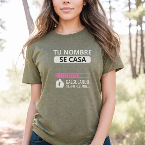 Camiseta de mujer clásica Premium Se casa calculando tiempo restante - Imagen 6