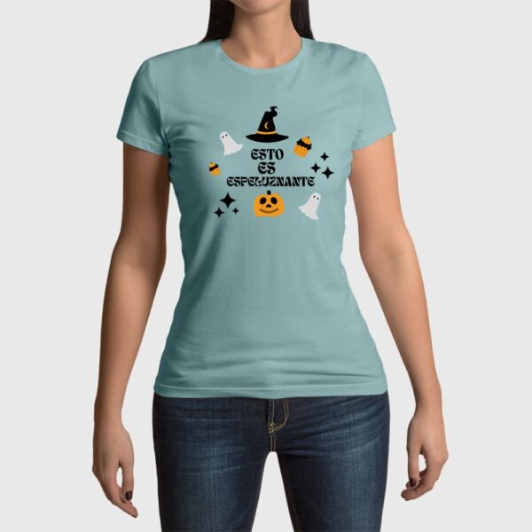 Camiseta de mujer clásica Premium Esto es espeluznante - Imagen 2