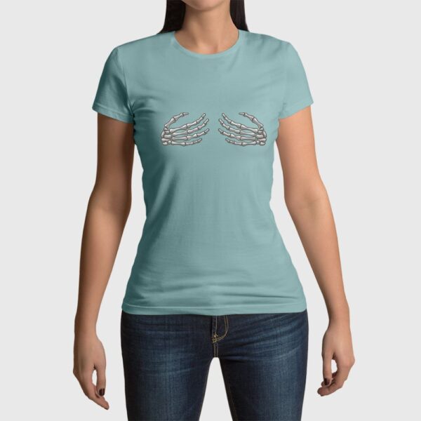 Camiseta de mujer clásica Premium Manos Halloween - Imagen 2