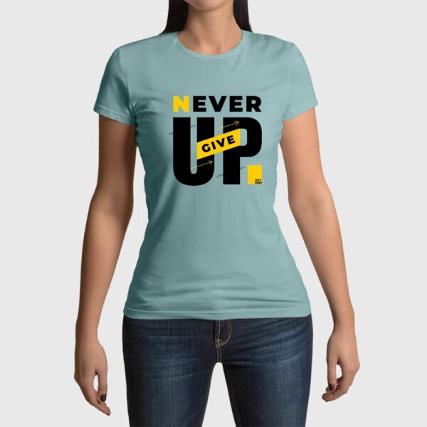 Camiseta de mujer clásica Premium Never Give Up - Imagen 2