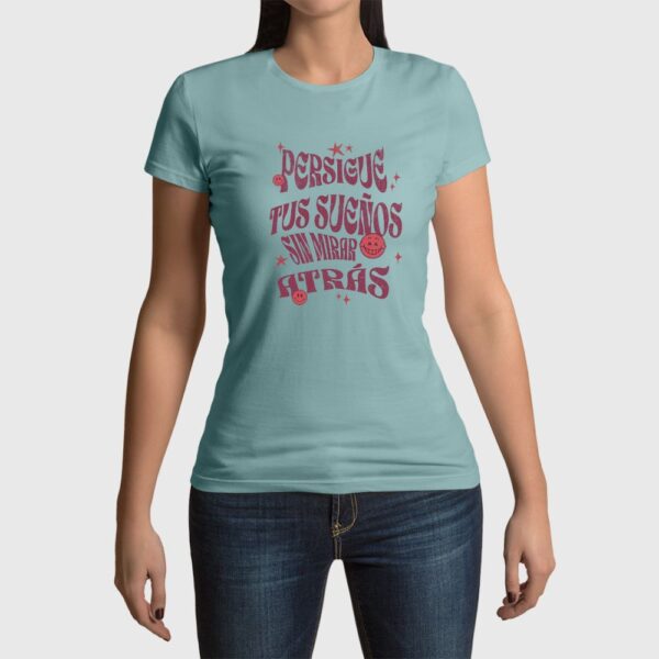 Camiseta de mujer clásica Premium Persigue Tus Sueños sin mirar atrás - Imagen 2